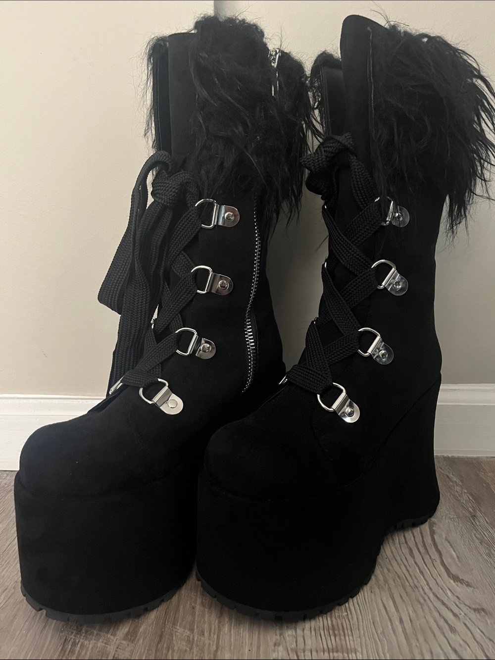 ‼️NWT‼️Dolls Kill X Widow Conflicted Galore Black Faux-Fur Platform Boots Size 9 - Picture 2 of 3
